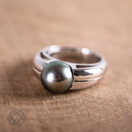 Bague or gris , perle de Tahiti Joaillier farbticant Bosc-joaillerie